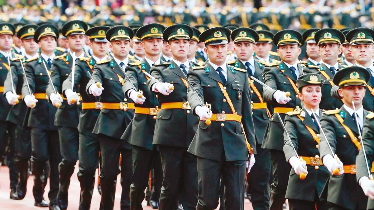 Kara Harp Okulu mezuniyet töreninde teğmenler "Mustafa Kemal'in askerleriyiz" sloganı attı