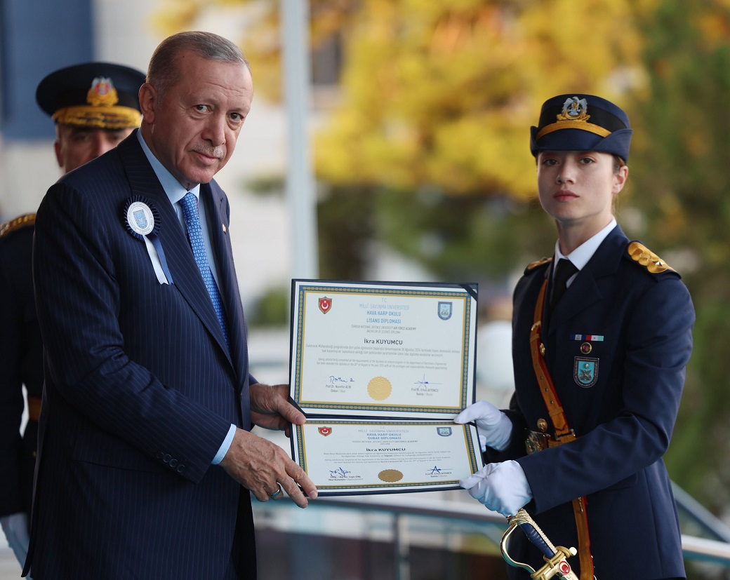 Bakan Göktaş’tan Hava Harp Okulu Birincilerine Tebrik