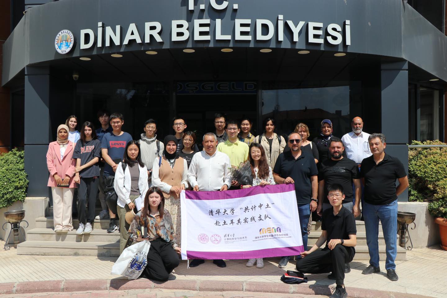 ÇİN TSİNGHUA ÜNİVERSİTESİ ÖĞRETMEN VE ÖĞRENCİLERİNDEN BELEDİYE BAŞKANI VEYSEL TOPÇU’YA ZİYARET