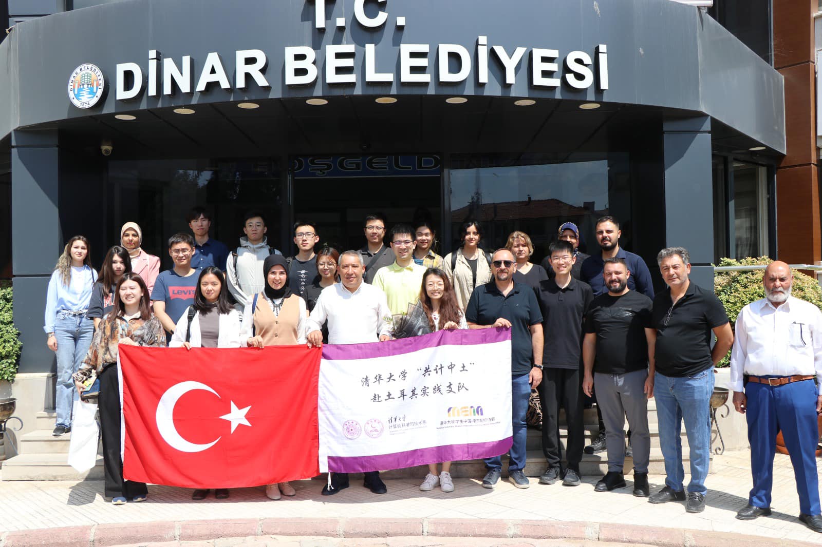 ÇİN TSİNGHUA ÜNİVERSİTESİ ÖĞRETMEN VE ÖĞRENCİLERİNDEN BELEDİYE BAŞKANI VEYSEL TOPÇU’YA ZİYARET