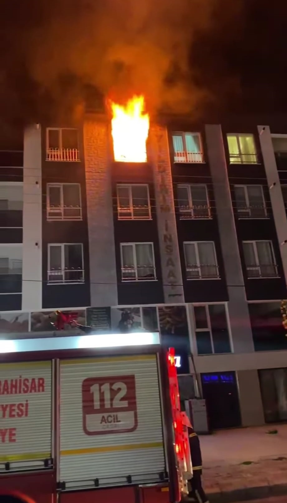 Afyon’da geceyi alevler aydınlattı