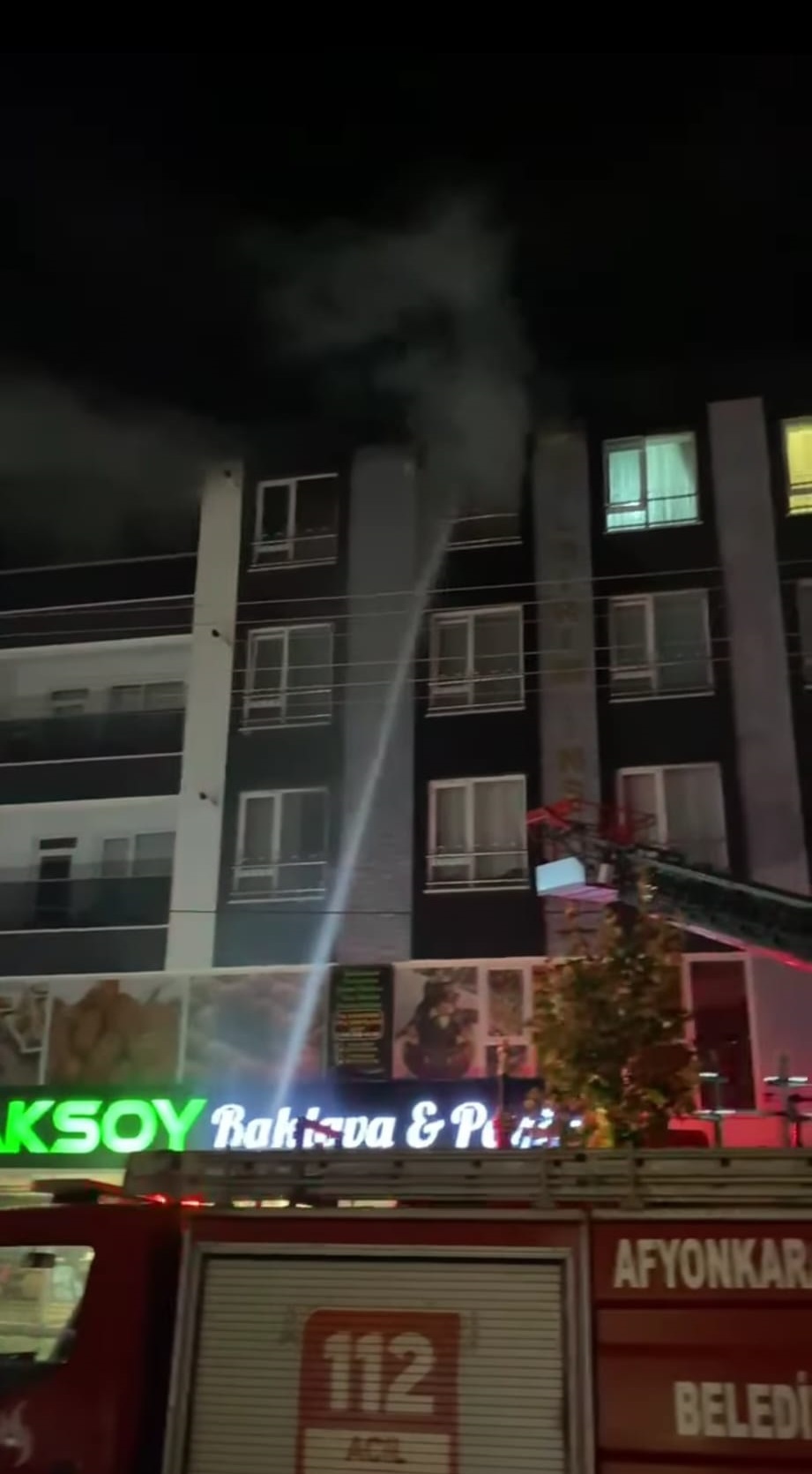 Afyon’da geceyi alevler aydınlattı