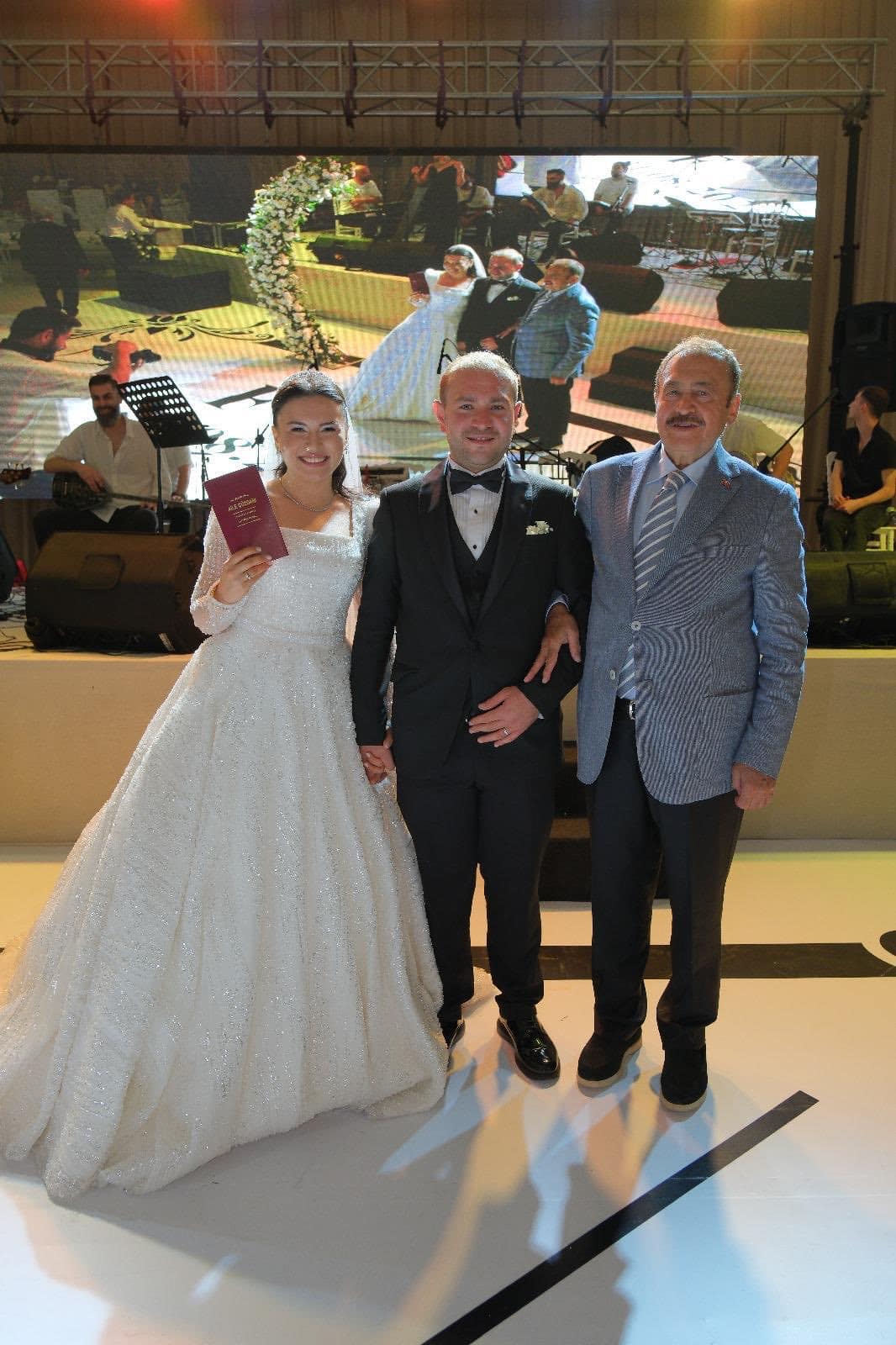 Eski Bakan Veysel Eroğlu Gençlerin Mutluluğuna Ortak Oldu