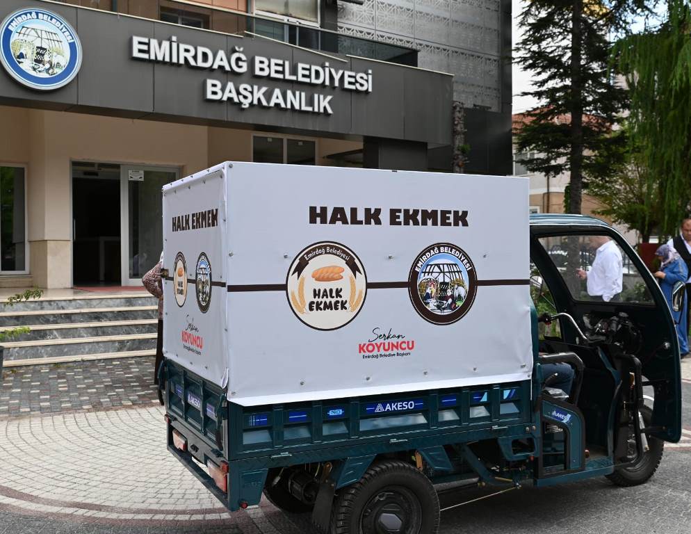 EMİRDAĞ BELEDİYESİ HALK EKMEK HİZMETİNE YENİ ARAÇ KATILDI