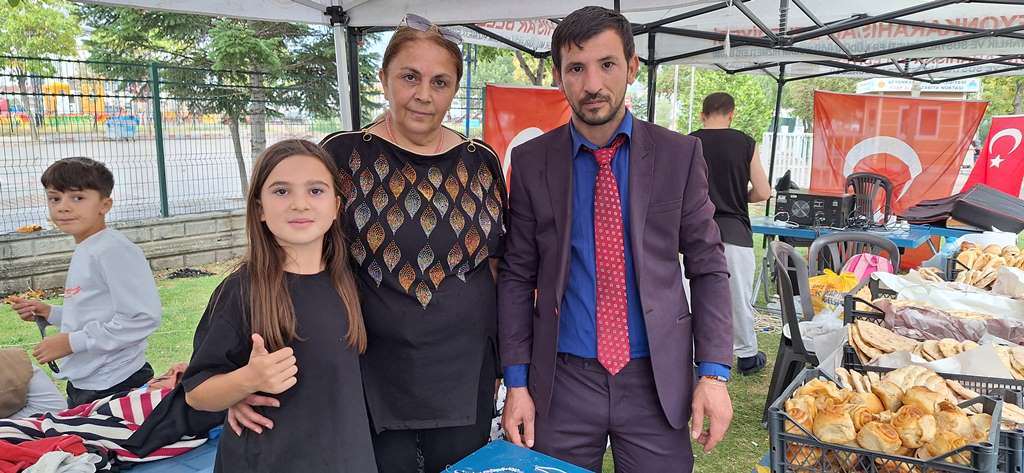 GÖNÜLLER BİR OLSUN VE GÜLEN YÜZLER DERNEĞİ YÜZLERİ GÜLDÜRDÜ