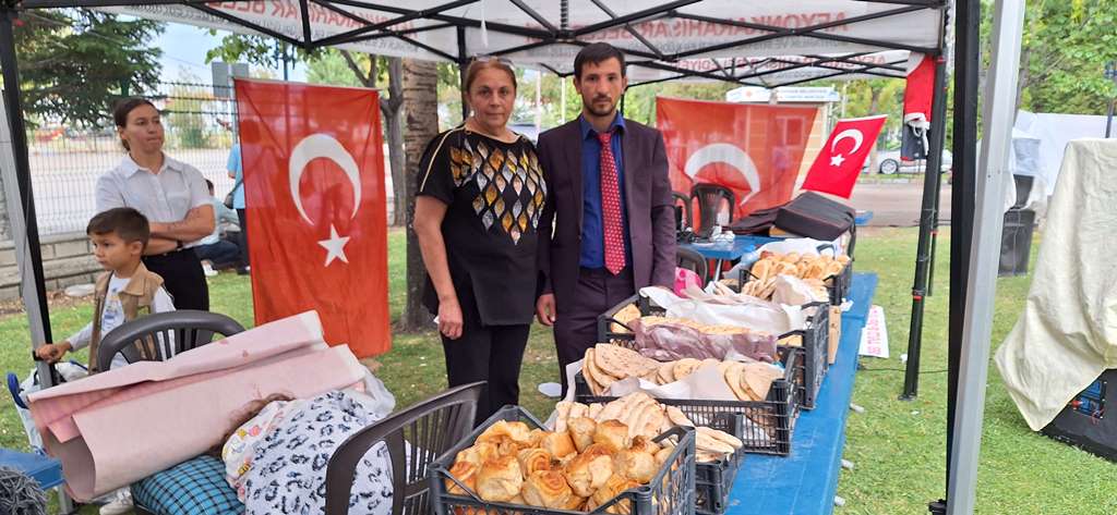 GÖNÜLLER BİR OLSUN VE GÜLEN YÜZLER DERNEĞİ YÜZLERİ GÜLDÜRDÜ