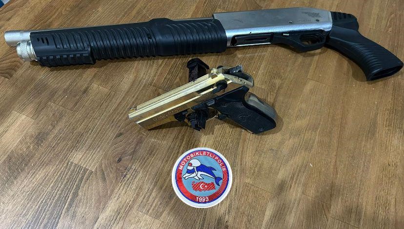 Afyonkarahisar’da Polis Denetimlerinde 20 Ruhsatsız Silah Ele Geçirildi