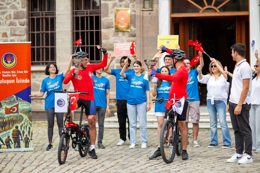 TÜRK EĞİTİM DERNEĞİ GÖNÜLLÜLERİ ANKARA'DAN İZMİR'E PEDALLAYACAK!