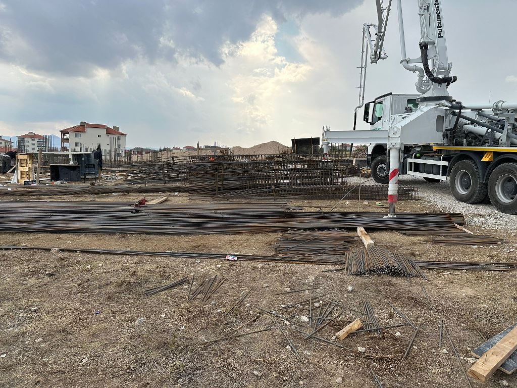 BAŞKAN KOYUNCU'DAN SEVGİ EVLERİ İNŞAAT ALANINA ZİYARET