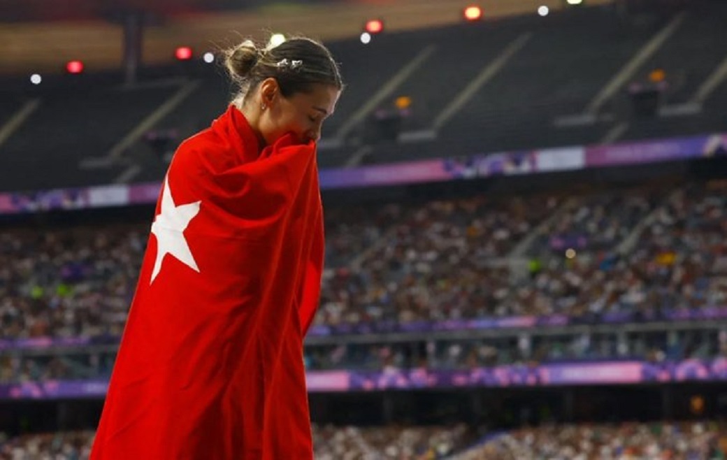 BAKAN GÖKTAŞ'TAN ÖNDER PAYLAŞIMI