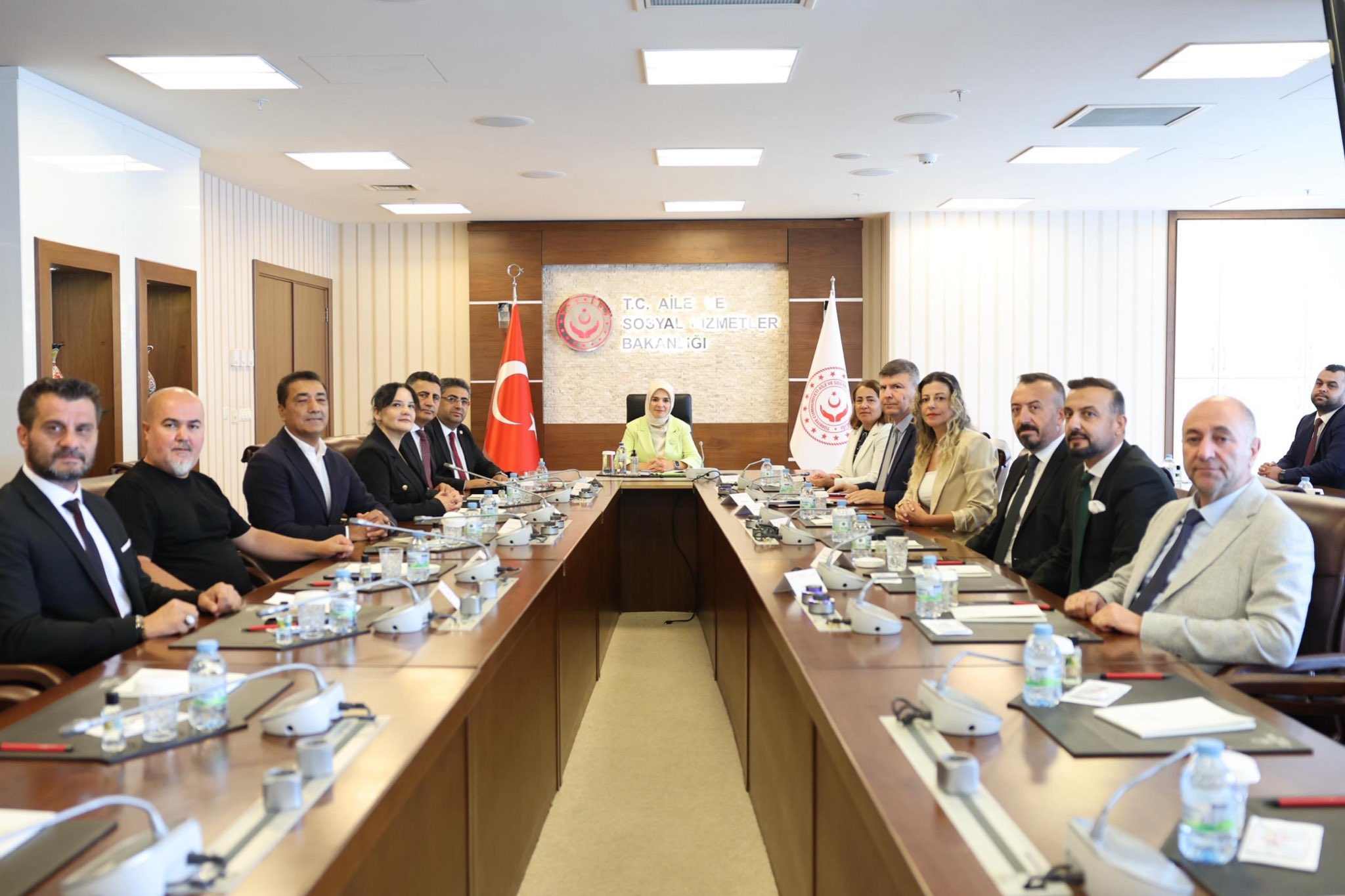 Bakan Mahinur Özdemir Göktaş Özel Eğitim Konfederasyonu Heyeti ile Bir Araya Geldi