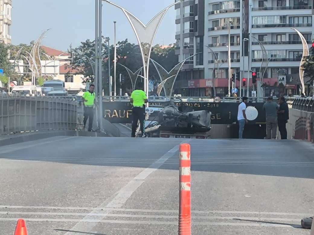 GÜNE KAZA İLE UYANDIK  ALT GEÇİTTE KAZA