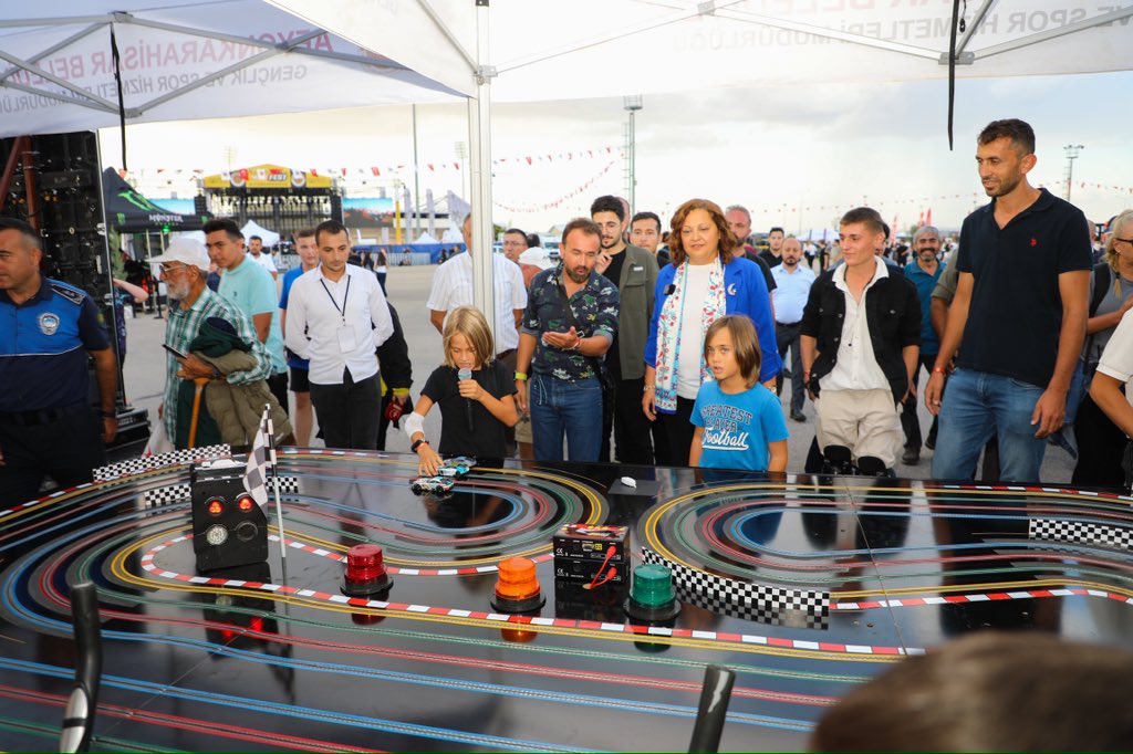 Motofest’e  Topuklu Efe’den Çocuklara Özel İlgi
