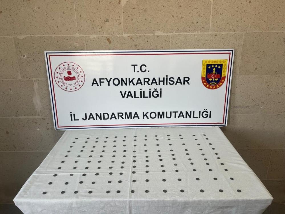 Tarihi Eser Kaçakçısı Yakayı Ele Verdi: Tarihi eser satmaya çalışan şahıs ile alıcıya suçüstü!