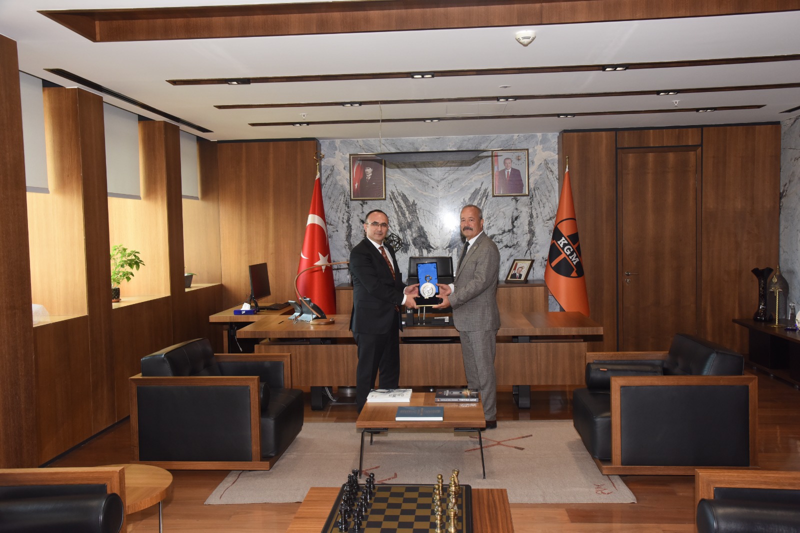 MİLLETVEKİLİ TAYTAK, GENEL MÜDÜR GÜLŞEN'İ ZİYARET ETTİ