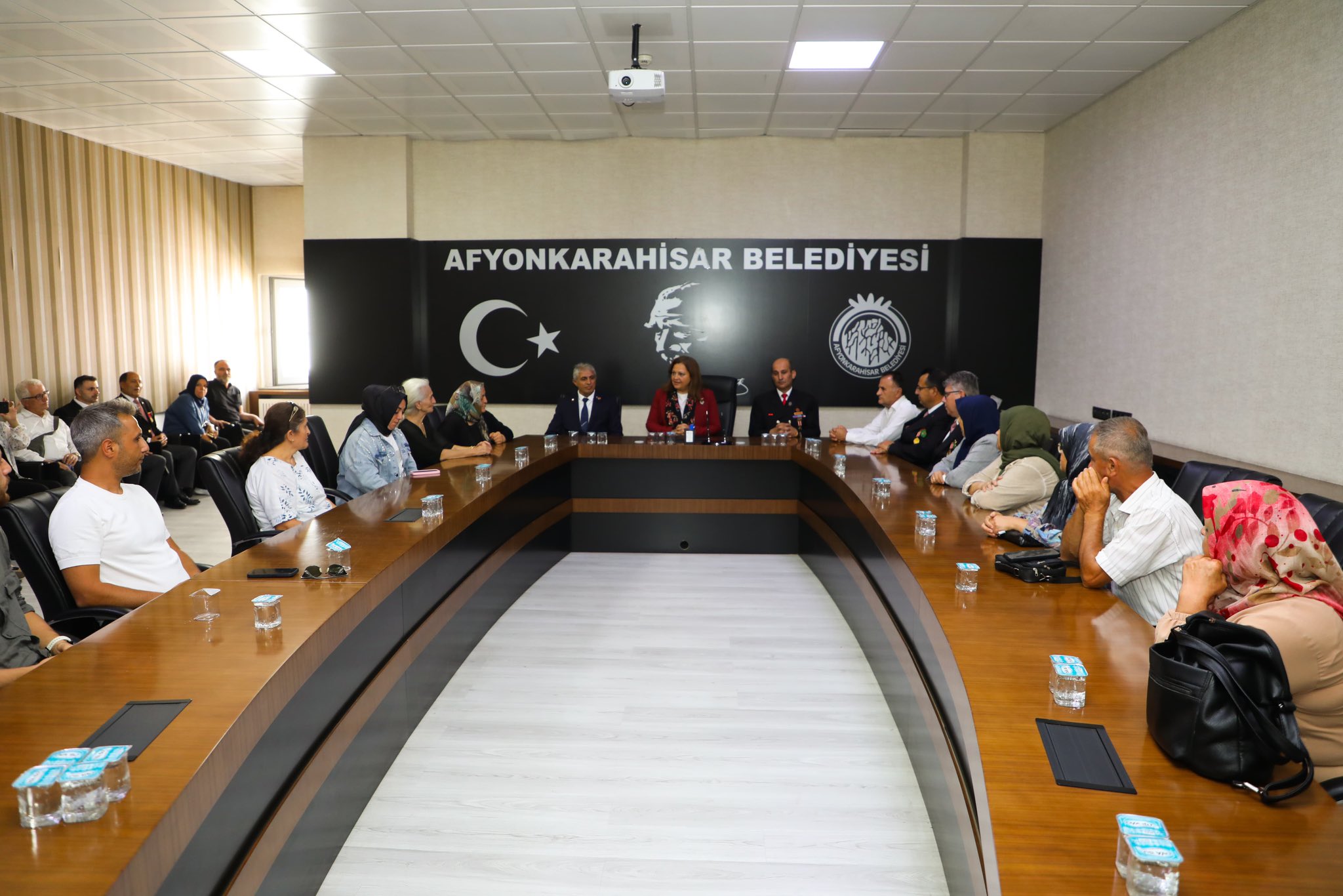 Başkan Köksal Yakından İlgilendi Şehit Ailelerini Makamında Ağırladı