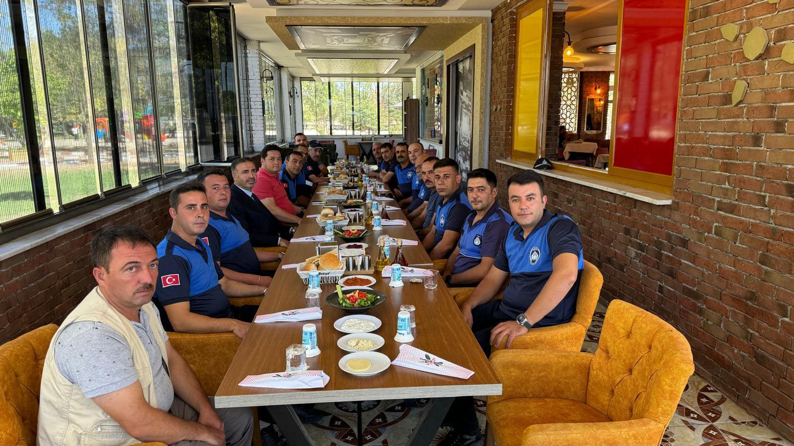 Başkan Aynacı'dan Zabıta Haftası'nda Personellere Yemek İkramı