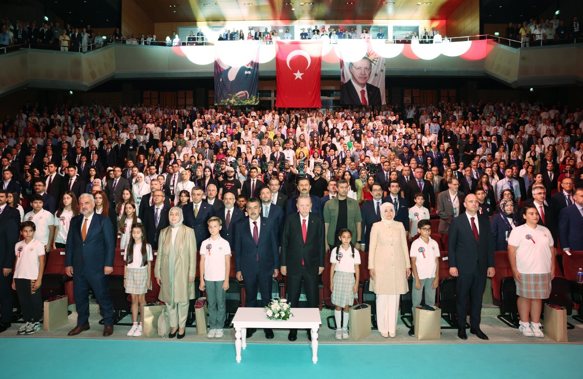 Cumhurbaşkanı Erdoğan'dan Sosyal Medya Uyarısı:  “Tuzağın Merkez Üssü”