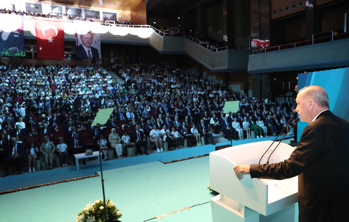 Cumhurbaşkanı Erdoğan'dan Sosyal Medya Uyarısı:  “Tuzağın Merkez Üssü”