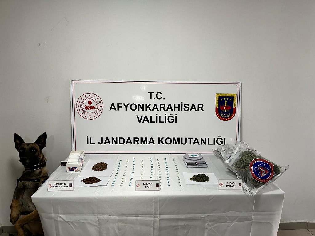 AFYON'DA ZEHİR TACİRİNE JANDARMADAN DARBE