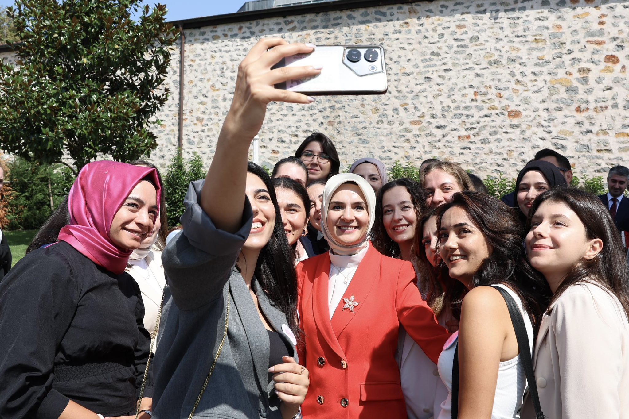 BAKAN MAHİNUR ÖZDEMİR GÖKTAŞ: "KIZLARIMIZIN HER ZAMAN YANINDAYIZ"