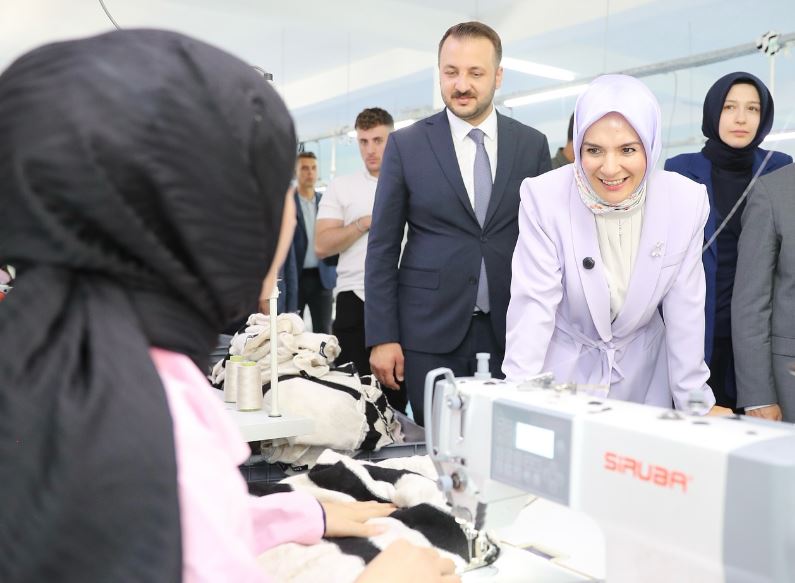 BAKAN GÖKTAŞ'TAN TEKSTİL FABRİKASINA ZİYARET