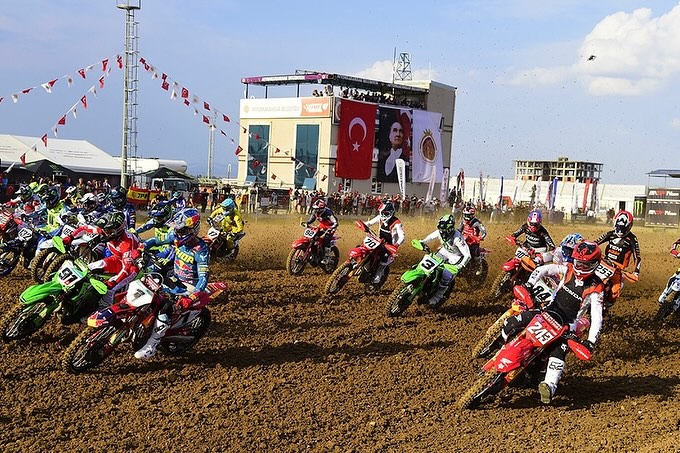 DÜNYA MOTOKROS ŞAMPİYONASI AFYON'DA 114 SPORCU START ALDI