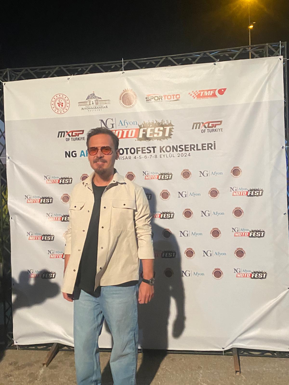 DJ Emre Kınay  konser öncesi performansı ile coşturdu