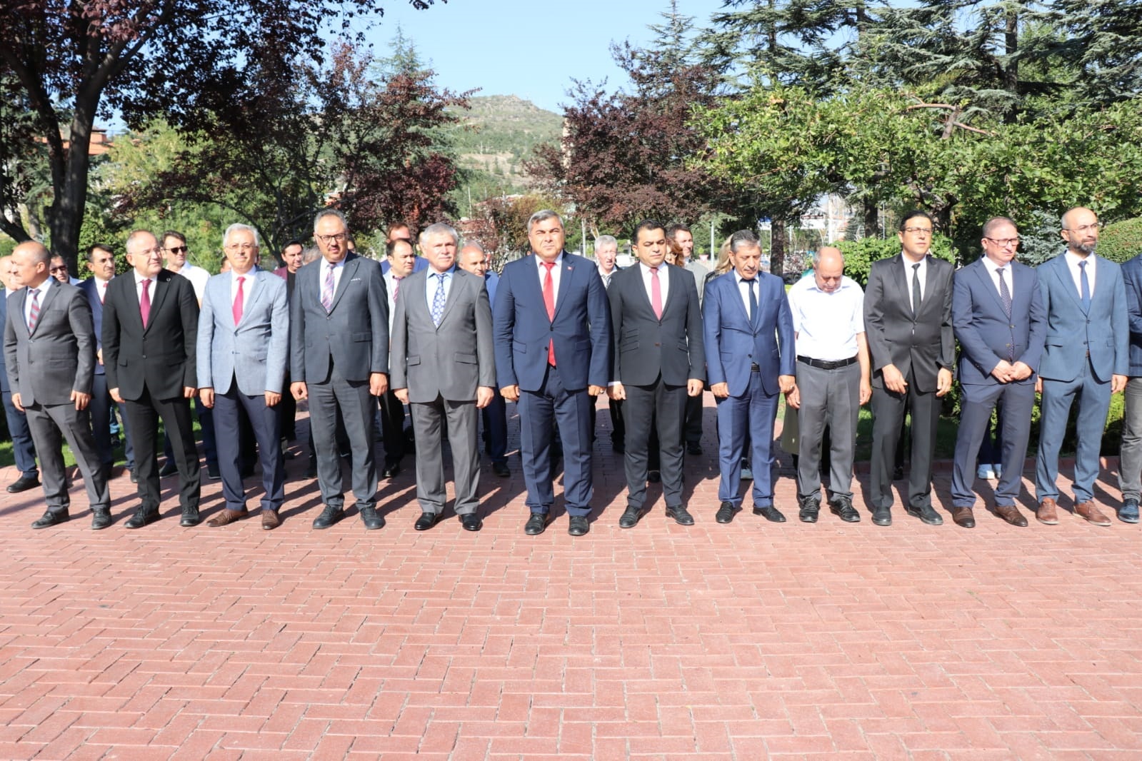 Afyonda İlköğretim Haftası Çelenk Sunumu Programıyla Başladı