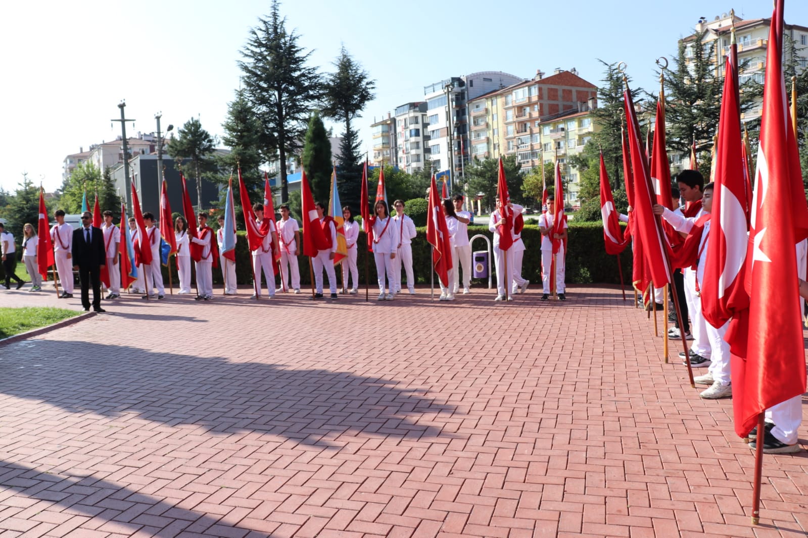 Afyonda İlköğretim Haftası Çelenk Sunumu Programıyla Başladı
