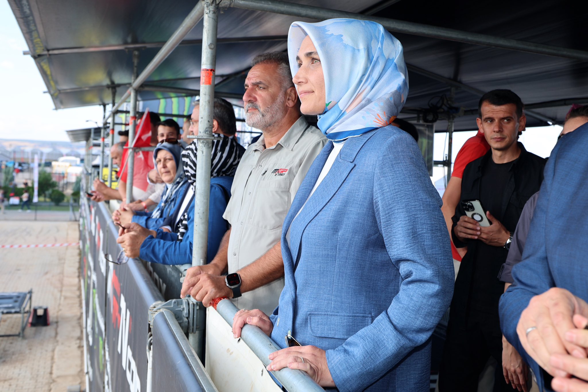 ŞAMPİYONA  BİRİNCİSİ PRADO ÖDÜLÜNÜ VALİ YİĞİTBAŞINDAN ALDI