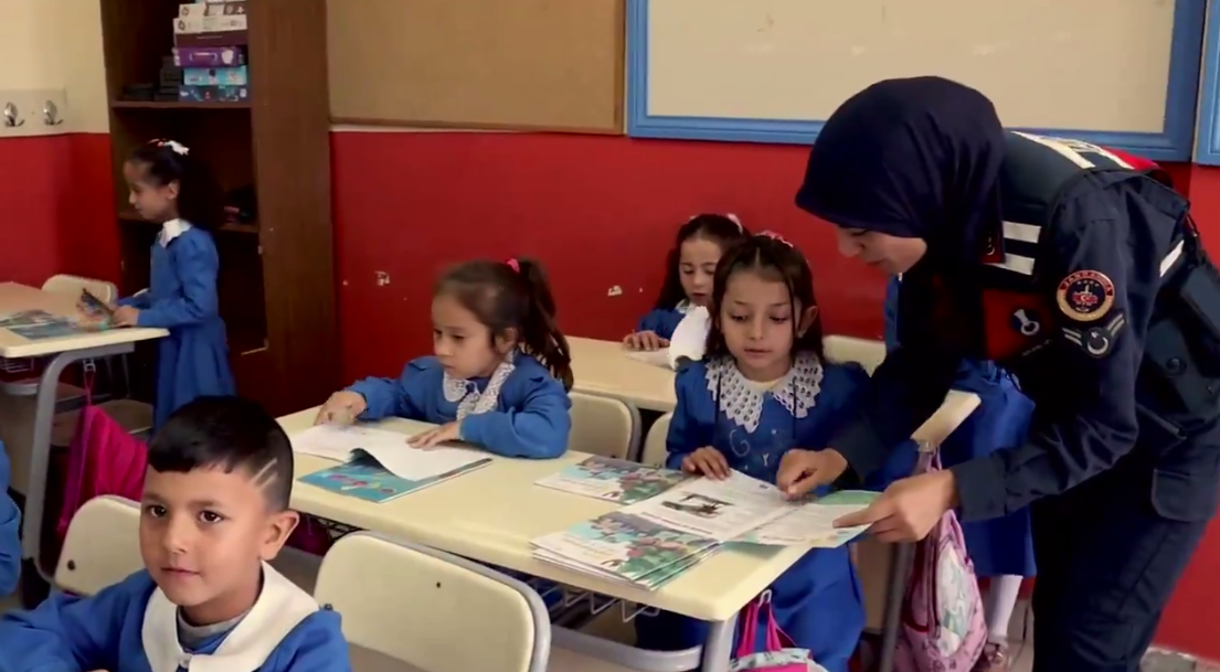 Jandarma Ekipleri Çocukların Güvenliği İçin Harekete Geçti