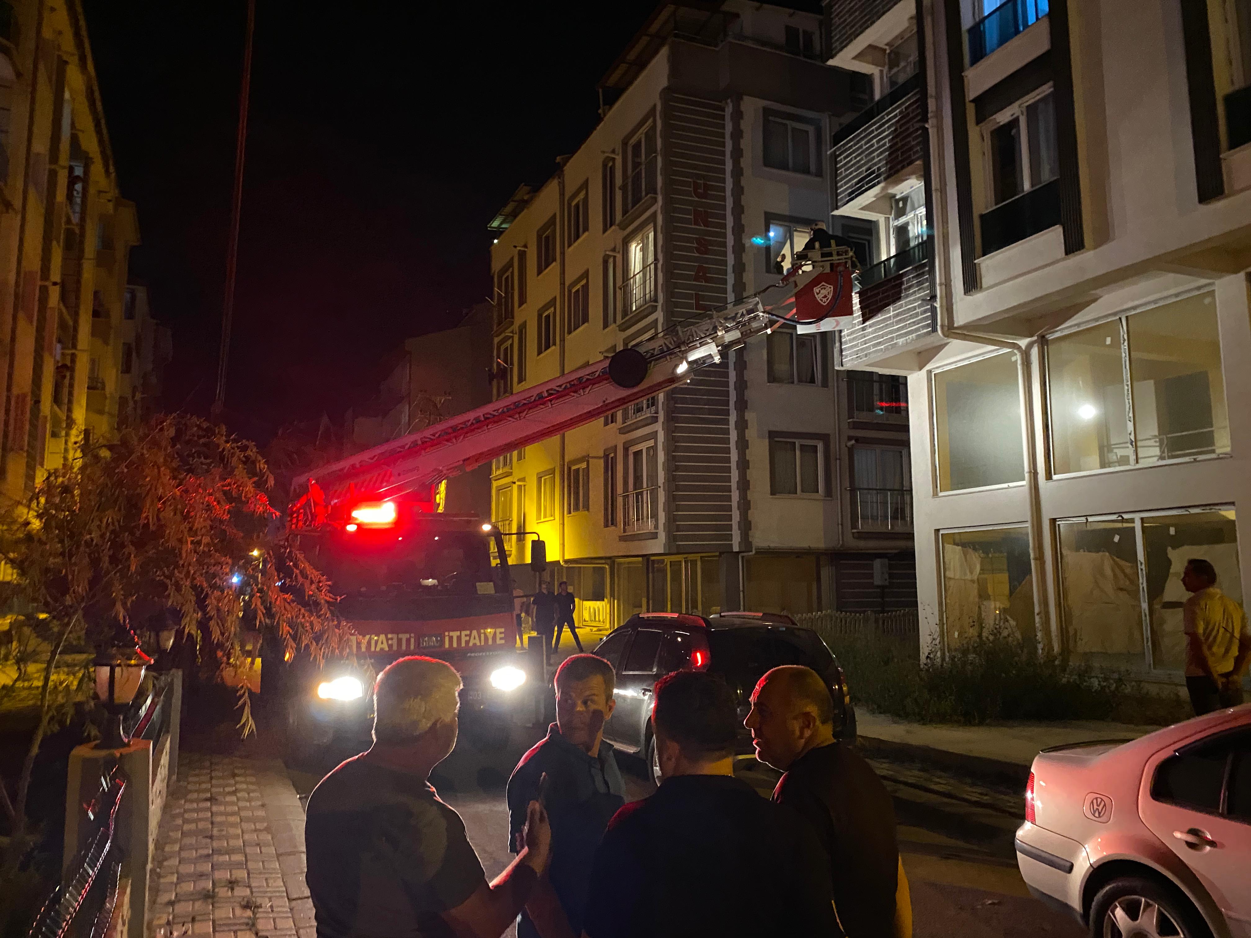 ERENLER MAHALLESİ'NDE KORKUTAN YANGIN!