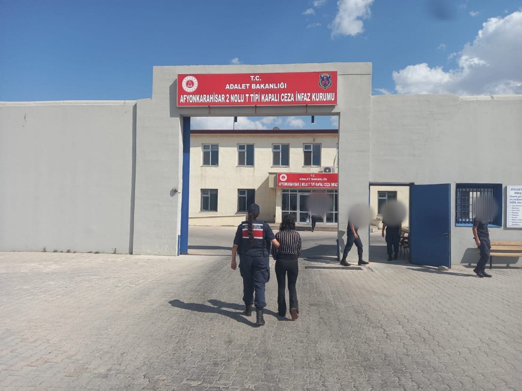 KAÇAK ŞAHIS ÇOBANLAR'DA YAKALANDI