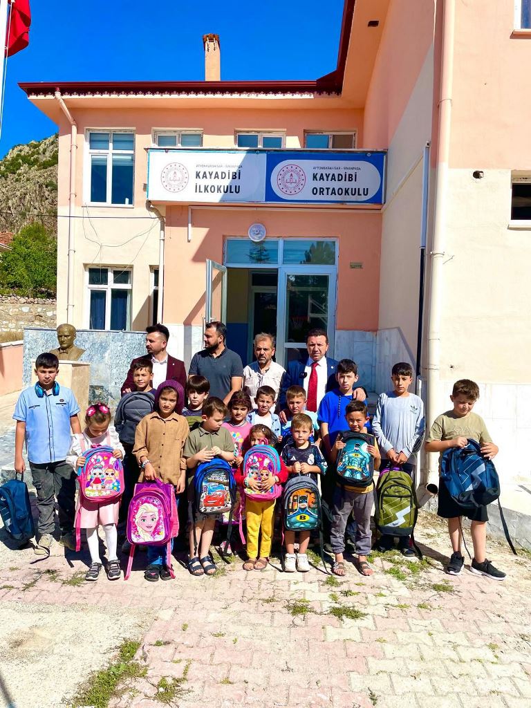 KOCADEF'DEN AFYONKARAHİSAR KÖYLERİNE KIRTASİYE YARDIMI