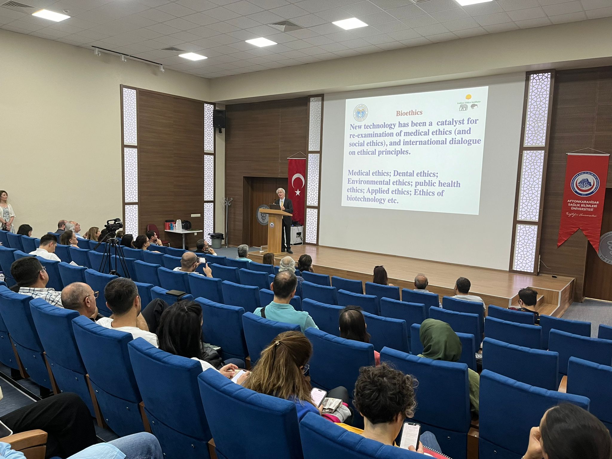 Profesör Macer “İyi Yaşamın Anahtarı, Biyoetik ve Adalet İlkelerinde Gizli"
