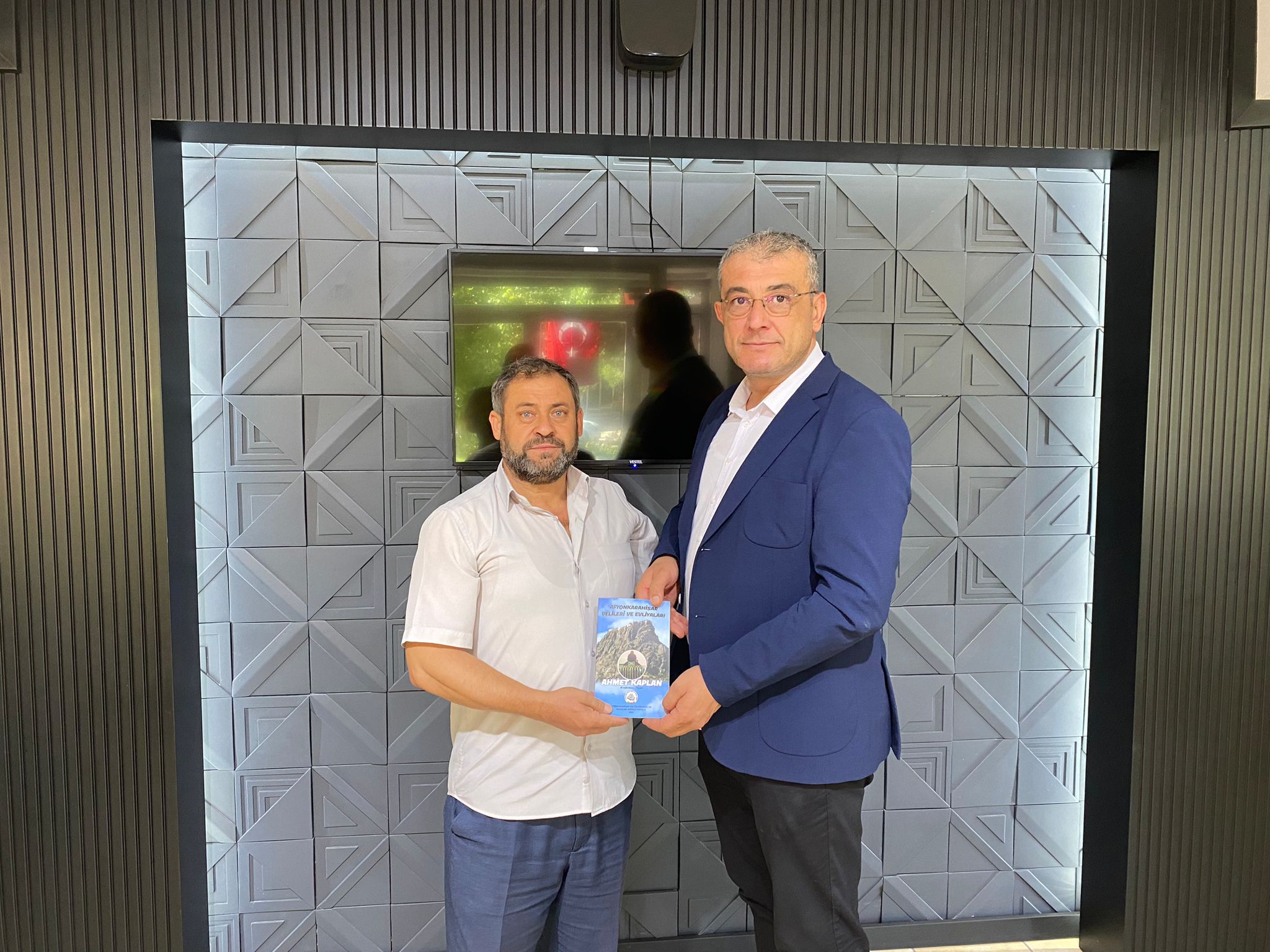 Yazar Kaplan Gazetemize Kitabını Takdim Etti