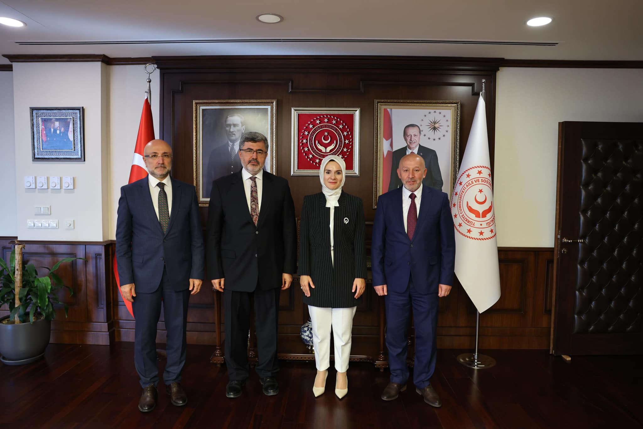 AK Parti Afyonkarahisar Milletvekili Ali Özkaya, Bakan Göktaş ile Görüştü