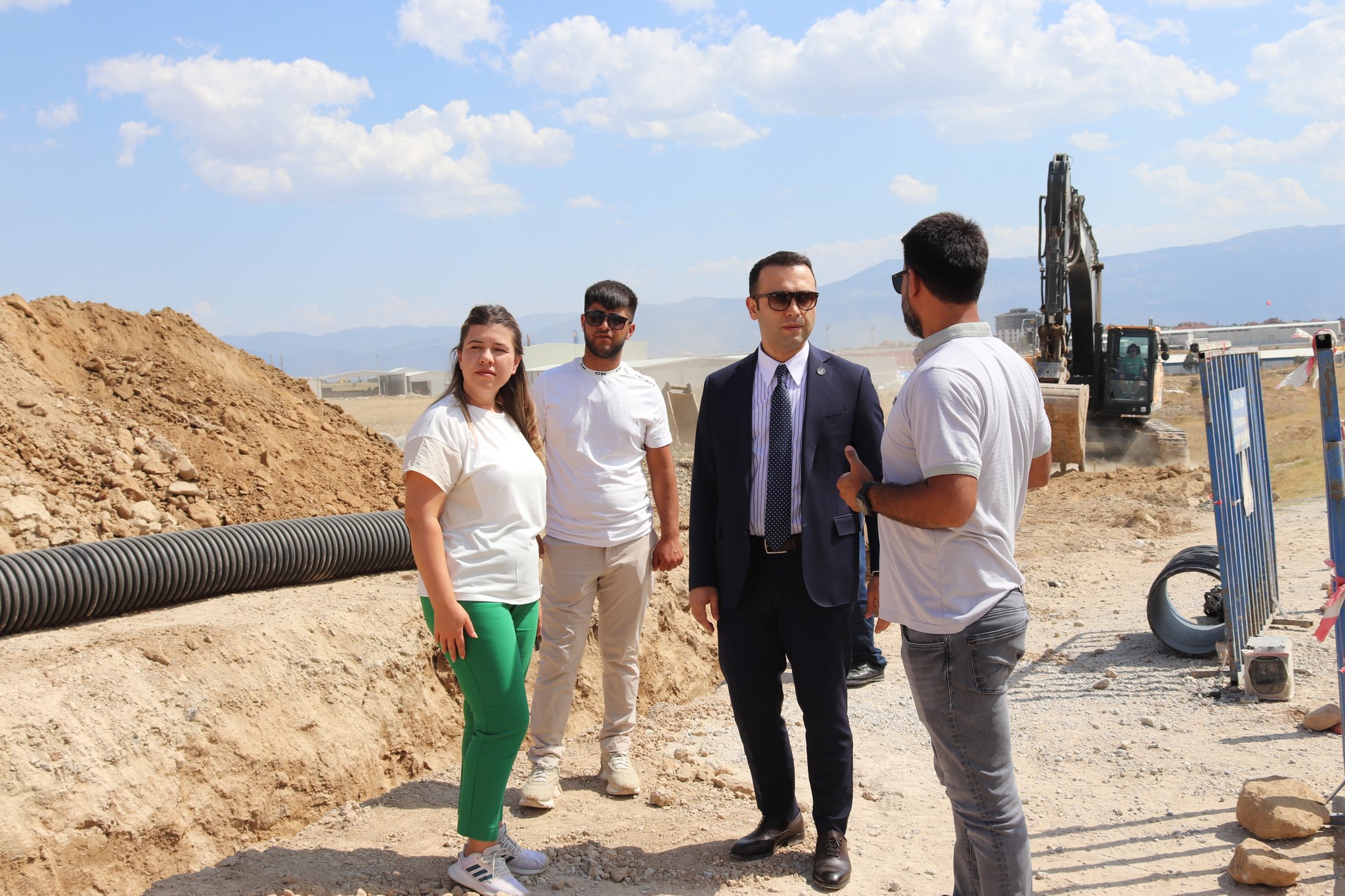 Takdir Toplayan Kaymakam Dazkırı İçin Gecesini Gündüzüne Katıyor