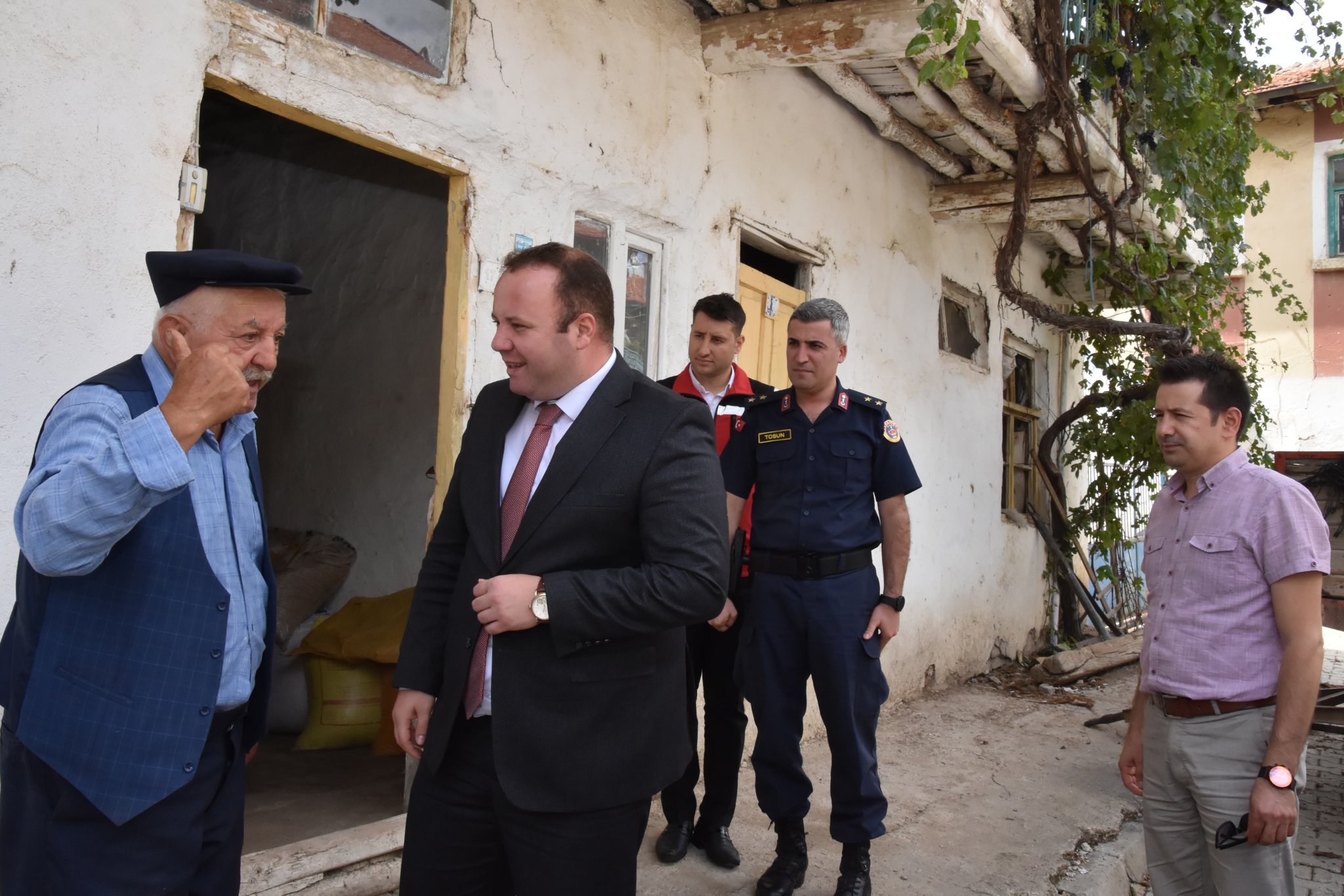 ŞUHUT KAYMAKAMI ESER'DEN ŞEHİT AİLELERİNE ZİYARET