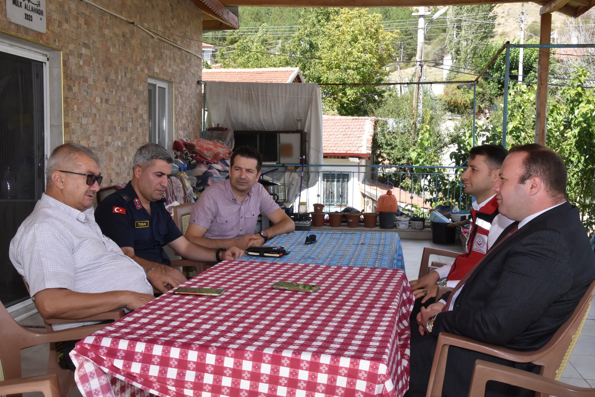 ŞUHUT KAYMAKAMI ESER'DEN ŞEHİT AİLELERİNE ZİYARET