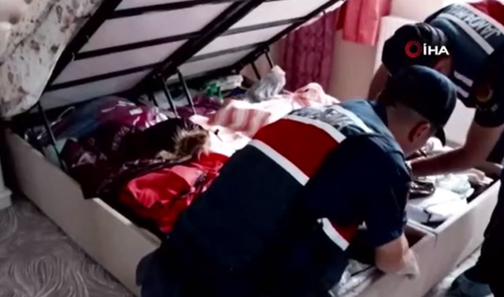 JANDARMA'NIN ARADIĞI SİLAHLAR BAKIN NEREDEN ÇIKTI?