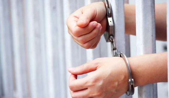 UYUŞTURUCU SUÇUNDAN ARANAN ŞAHSI POLİS YAKALADI