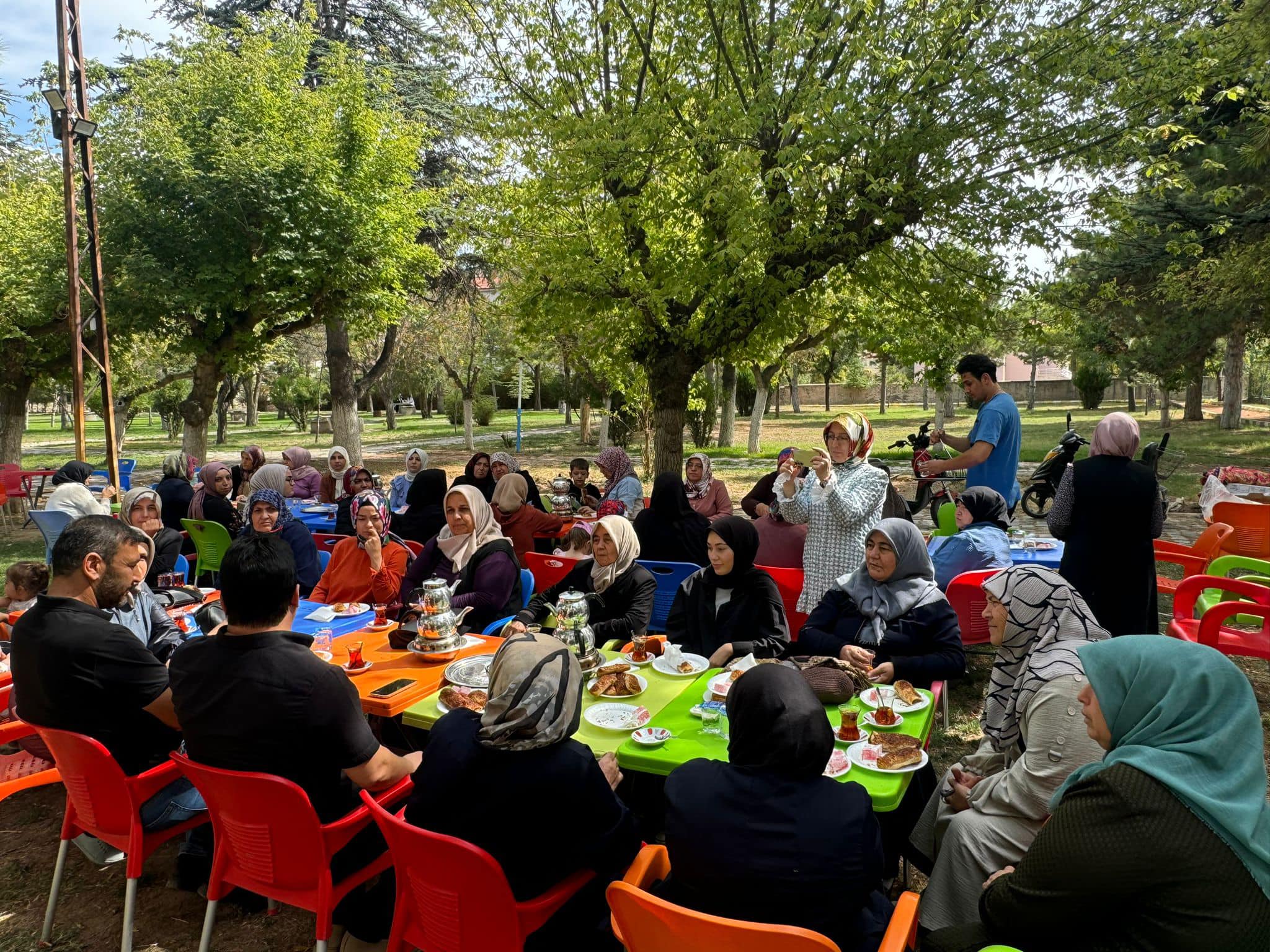 Başkan Aynacı Adalet Parkı'nda Vatandaşlarla Buluştu