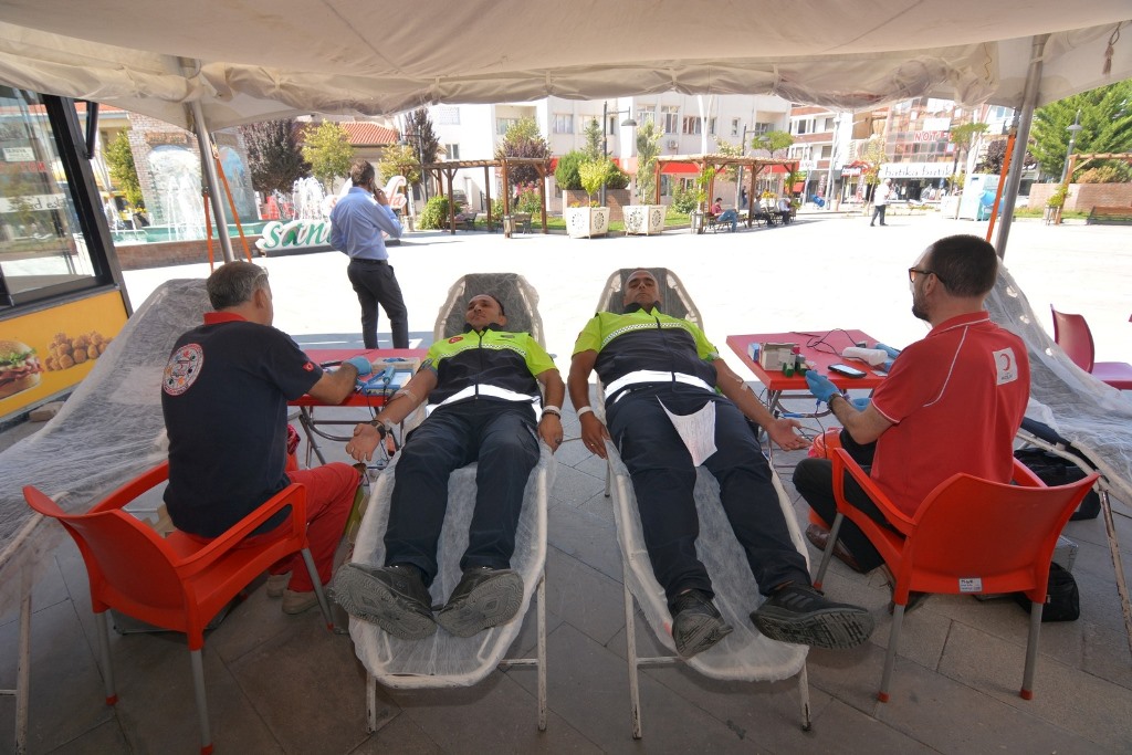 SANDIKLI BELEDİYESİ ZABITA MÜDÜRLÜĞÜ'NDEN KIZILAY'A ANLAMLI DESTEK