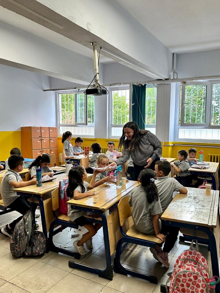 BAŞKAN UĞURLU ÖĞRENCİLERİN GÖNLÜNÜ KAZANDI