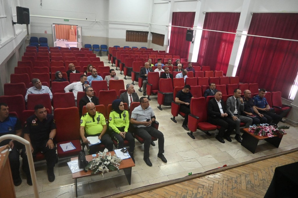 ÇAY İLÇESİ'NDE OKUL GÜVENLİK TOPLANTISI YAPILDI