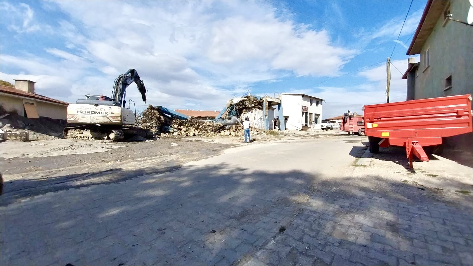 Başkan Köksal'dan  Atıl Alanlara Yıkım Talimatı