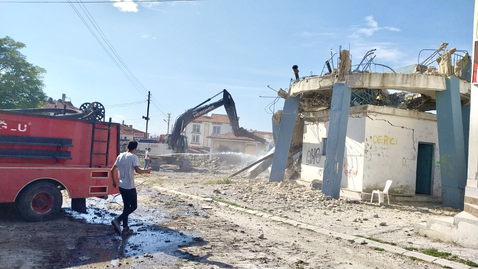Başkan Köksal'dan  Atıl Alanlara Yıkım Talimatı