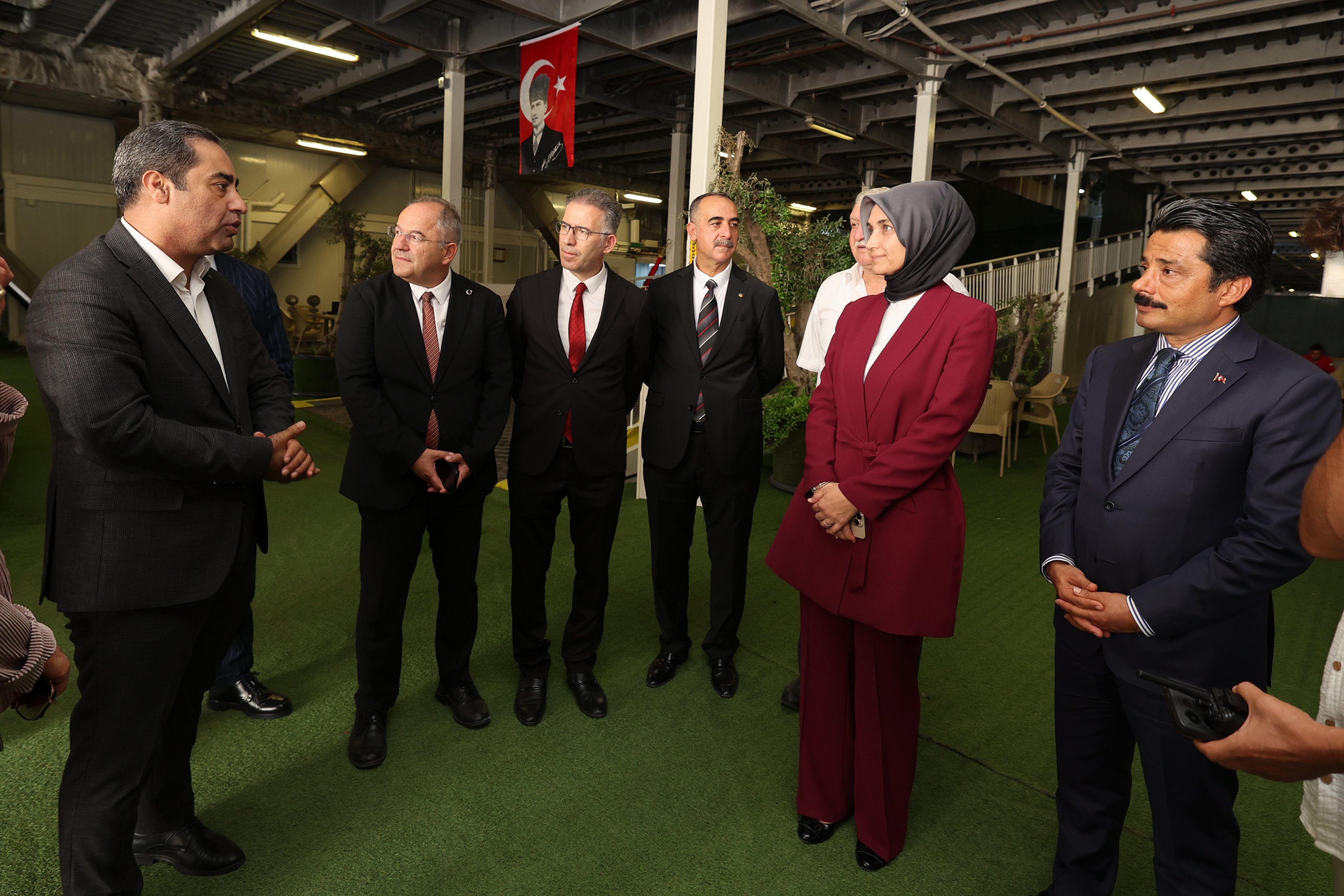 AFYON VALİSİ DOÇ. DR. KÜBRA GÜRAN YİĞİTBAŞI’NDAN ÖĞRENCİLERE MORAL ZİYARETİ
